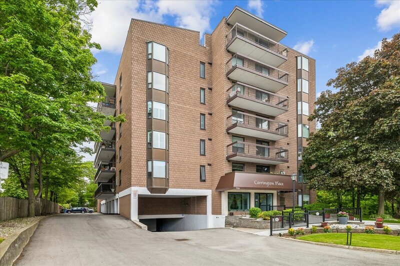 LARGE UNIT IN QUIET STONEY CREEK BUILDING!